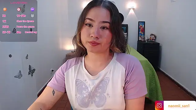 naomii san online show from September 30, 2025, 10:05 pm