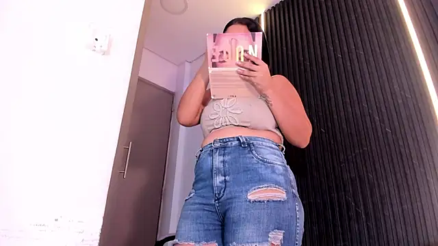 Snapshot of Gabrielaa_Miller_ chatting on December 5, 2025, 8:28 pm Gabrielaa Miller online show from December 5, 2025, 8:28 pm