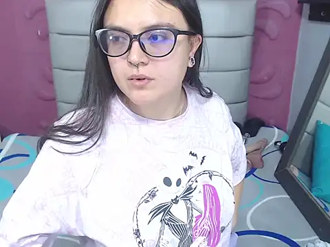 Snapshot of Cailing_Zu chatting on November 5, 2025, 7:50 pm Cailing Zu online show from November 5, 2025, 7:50 pm