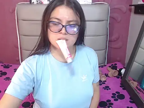 Snapshot of Cailing_Zu chatting on October 7, 2025, 7:15 pm Cailing Zu online show from October 7, 2025, 7:15 pm