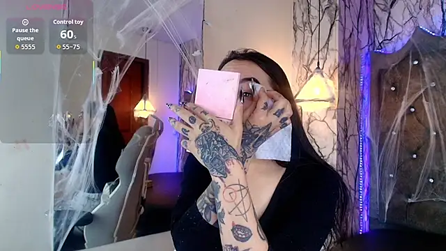 Zami Escobar of online show from November 4, 2025, 5:17 pm