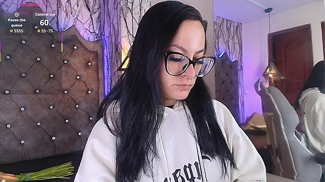 Zami Escobar of online show from November 28, 2025, 6:30 pm