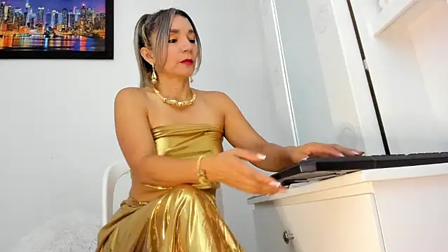 Ms lunaRose online show from June 14, 2026, 5:25 pm