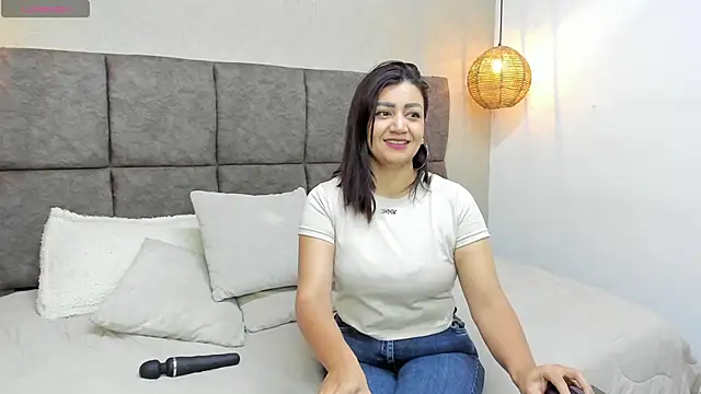 victoria bourne online show from November 2, 2025, 12:21 pm