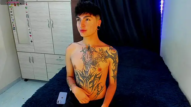 Snapshot of Dark_luckyyy chatting on October 23, 2025, 12:31 am Dark luckyyy online show from October 23, 2025, 12:31 am