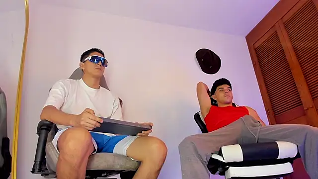 sotooliver3 online show from October 26, 2025, 8:09 pm