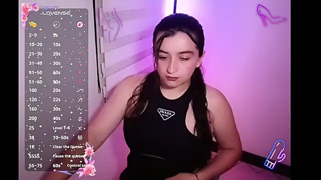 Snapshot of DanniG2000_ chatting on November 12, 2025, 2:04 am DanniG2000 online show from November 12, 2025, 2:04 am