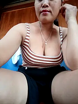 maycuc123 online show from September 10, 2025, 7:40 am