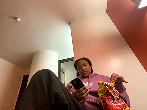 Snapshot of princesslivv chatting on November 5, 2025, 12:47 am princesslivv online show from November 5, 2025, 12:47 am