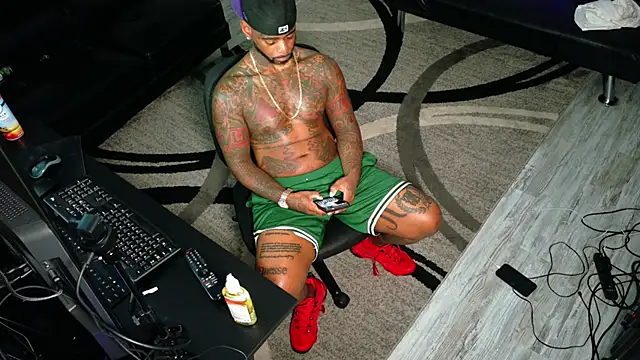 Snapshot of SLANGONDEMHOES chatting on October 15, 2025, 9:12 pm SLANGONDEMHOES online show from October 15, 2025, 9:12 pm