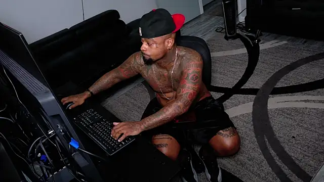 Snapshot of SLANGONDEMHOES chatting on May 18, 2026, 6:23 pm SLANGONDEMHOES online show from May 18, 2026, 6:23 pm