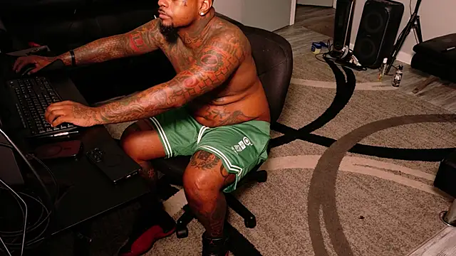 SLANGONDEMHOES online show from July 21, 2026, 4:52 pm