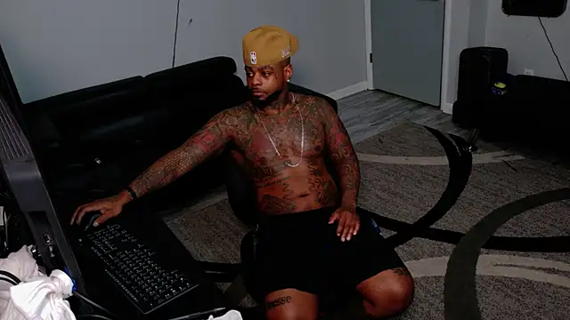 SLANGONDEMHOES online show from May 4, 2026, 7:39 pm
