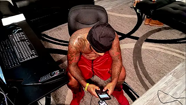 Snapshot of SLANGONDEMHOES chatting on October 7, 2025, 10:11 pm SLANGONDEMHOES online show from October 7, 2025, 10:11 pm