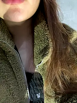 Hinne07 online show from November 4, 2025, 3:49 pm