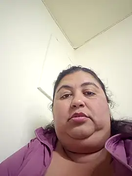 curvy diva  online show from February 3, 2026, 11:32 pm