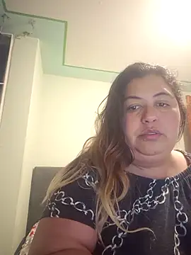 curvy diva  online show from December 4, 2025, 11:15 pm