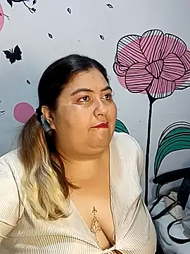 curvy diva  online show from October 14, 2025, 1:12 pm