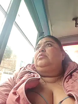 curvy diva  online show from November 17, 2025, 8:46 pm