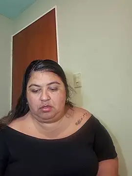 curvy diva  online show from May 3, 2026, 2:27 am