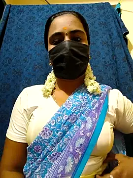 Snapshot of mini-queen chatting on November 18, 2025, 4:54 pm mini-queen online show from November 18, 2025, 4:54 pm