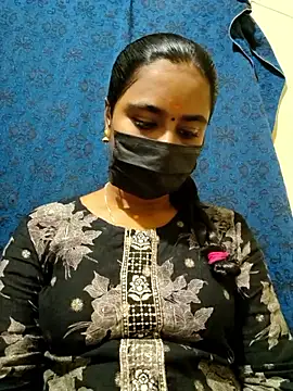 Snapshot of mini-queen chatting on December 17, 2025, 11:26 am mini-queen online show from December 17, 2025, 11:26 am