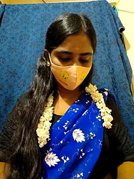 Snapshot of mini-queen chatting on November 12, 2025, 8:29 am mini-queen online show from November 12, 2025, 8:29 am