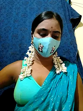 Snapshot of mini-queen chatting on October 31, 2025, 1:52 pm mini-queen online show from October 31, 2025, 1:52 pm