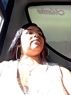 snow belle online show from October 15, 2025, 8:06 pm