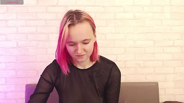 Snapshot of Ericha_Stone chatting on November 11, 2025, 1:33 am Ericha Stone online show from November 11, 2025, 1:33 am