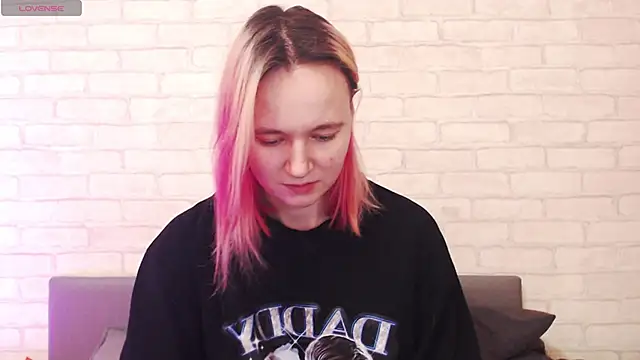 Ericha Stone online show from January 6, 2026, 8:07 am