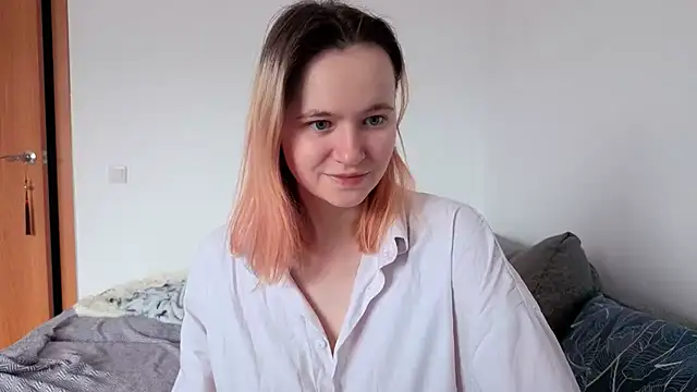 Ericha Stone online show from May 5, 2026, 3:53 am