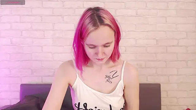 Snapshot of Ericha_Stone chatting on October 14, 2025, 8:26 am Ericha Stone online show from October 14, 2025, 8:26 am