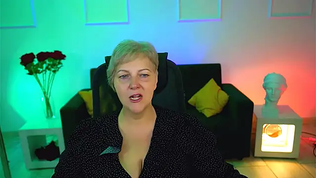 MaryMogan online show from October 15, 2025, 4:55 am