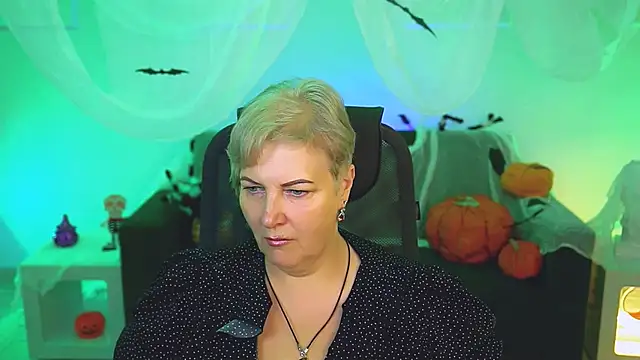 MaryMogan online show from October 20, 2025, 4:25 am