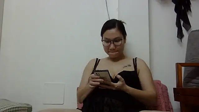 Snapshot of Kiko_sunflower chatting on July 7, 2026, 6:47 am Kiko sunflower online show from July 7, 2026, 6:47 am