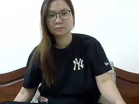 Snapshot of Kiko_sunflower chatting on November 8, 2025, 3:32 am Kiko sunflower online show from November 8, 2025, 3:32 am