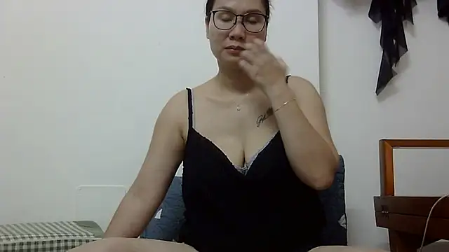 Snapshot of Kiko_sunflower chatting on July 27, 2026, 5:47 am Kiko sunflower online show from July 27, 2026, 5:47 am