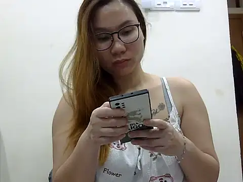 Snapshot of Kiko_sunflower chatting on March 20, 2025, 6:19 am Kiko sunflower online show from March 20, 2025, 6:19 am