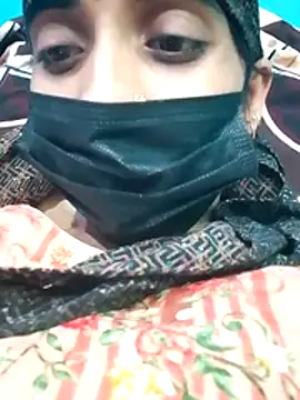 Snapshot of Pahadi_couple chatting on October 16, 2025, 4:37 pm Pahadi couple online show from October 16, 2025, 4:37 pm