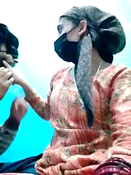 Snapshot of Pahadi_couple chatting on October 18, 2025, 5:20 am Pahadi couple online show from October 18, 2025, 5:20 am