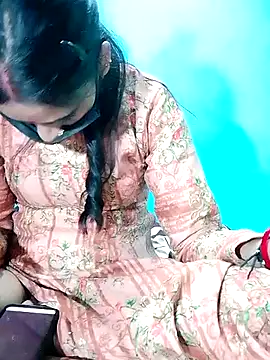 Snapshot of Pahadi_couple chatting on November 5, 2025, 6:33 pm Pahadi couple online show from November 5, 2025, 6:33 pm