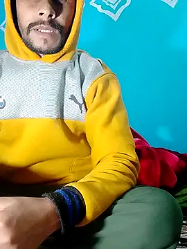 Snapshot of Pahadi_couple chatting on December 5, 2025, 10:14 am Pahadi couple online show from December 5, 2025, 10:14 am