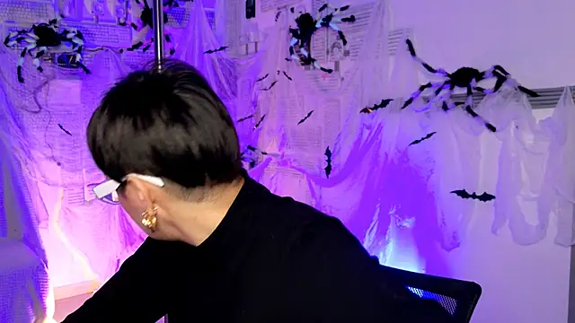 Snapshot of LauraDavidsons chatting on October 16, 2025, 4:15 pm LauraDavidsons online show from October 16, 2025, 4:15 pm