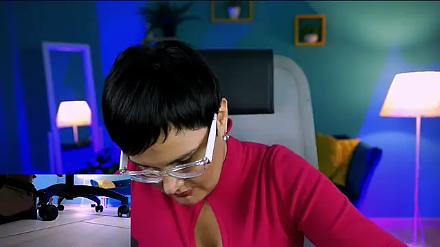 Snapshot of LauraDavidsons chatting on December 14, 2025, 7:30 pm LauraDavidsons online show from December 14, 2025, 7:30 pm