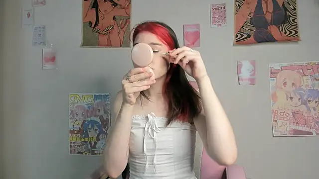 Snapshot of MauraSpurrier chatting on October 7, 2025, 7:04 pm MauraSpurrier online show from October 7, 2025, 7:04 pm