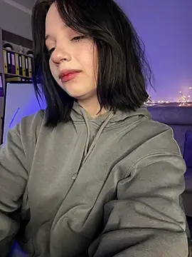 Snapshot of YourLittleDevil chatting on April 26, 2026, 6:43 am YourLittleDevil online show from April 26, 2026, 6:43 am