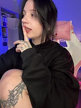 Snapshot of YourLittleDevil chatting on April 22, 2026, 5:36 am YourLittleDevil online show from April 22, 2026, 5:36 am
