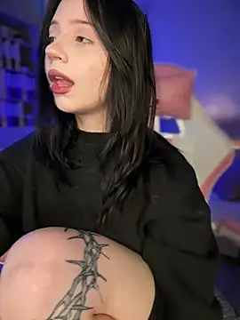 Snapshot of YourLittleDevil chatting on April 5, 2026, 5:14 am YourLittleDevil online show from April 5, 2026, 5:14 am