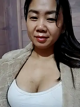 Snapshot of Binjt chatting on October 17, 2025, 11:28 pm Binjt online show from October 17, 2025, 11:28 pm